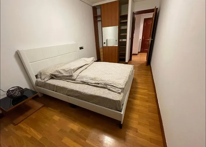 Bonito Piso Con Aparcamiento A Pie De La Calle .